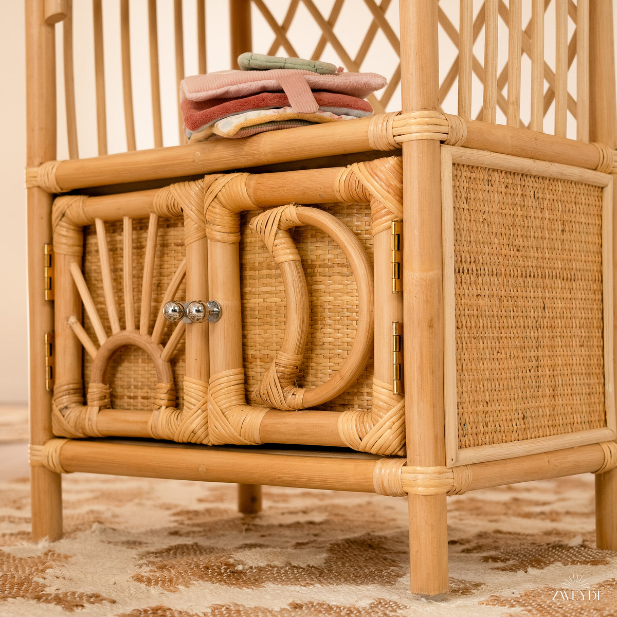 Sun and Moon Rattan Schrank