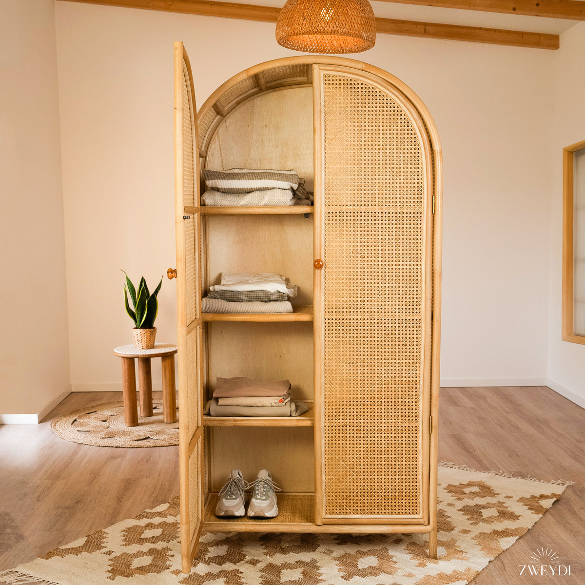 Indah Rattan Schrank