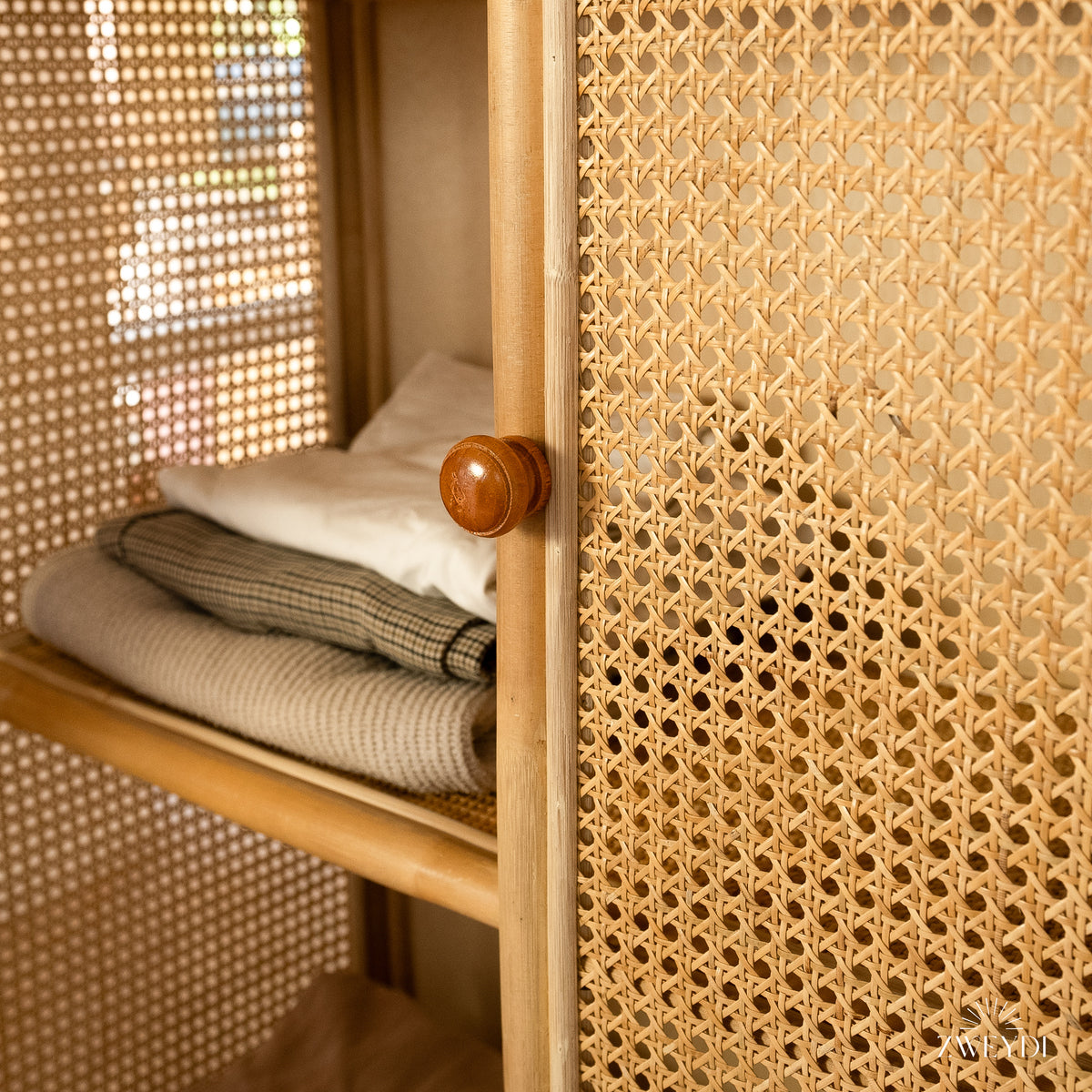 Indah Rattan Schrank